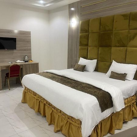 Murphy'S Mansion Resort Umuahia ภายนอก รูปภาพ