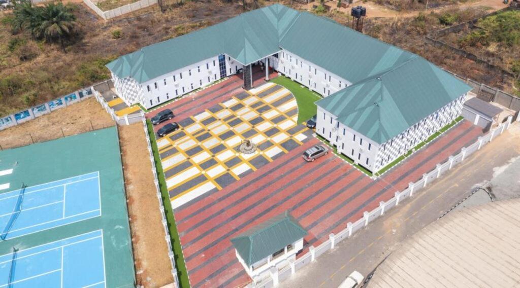 Murphy'S Mansion Resort Umuahia ภายนอก รูปภาพ