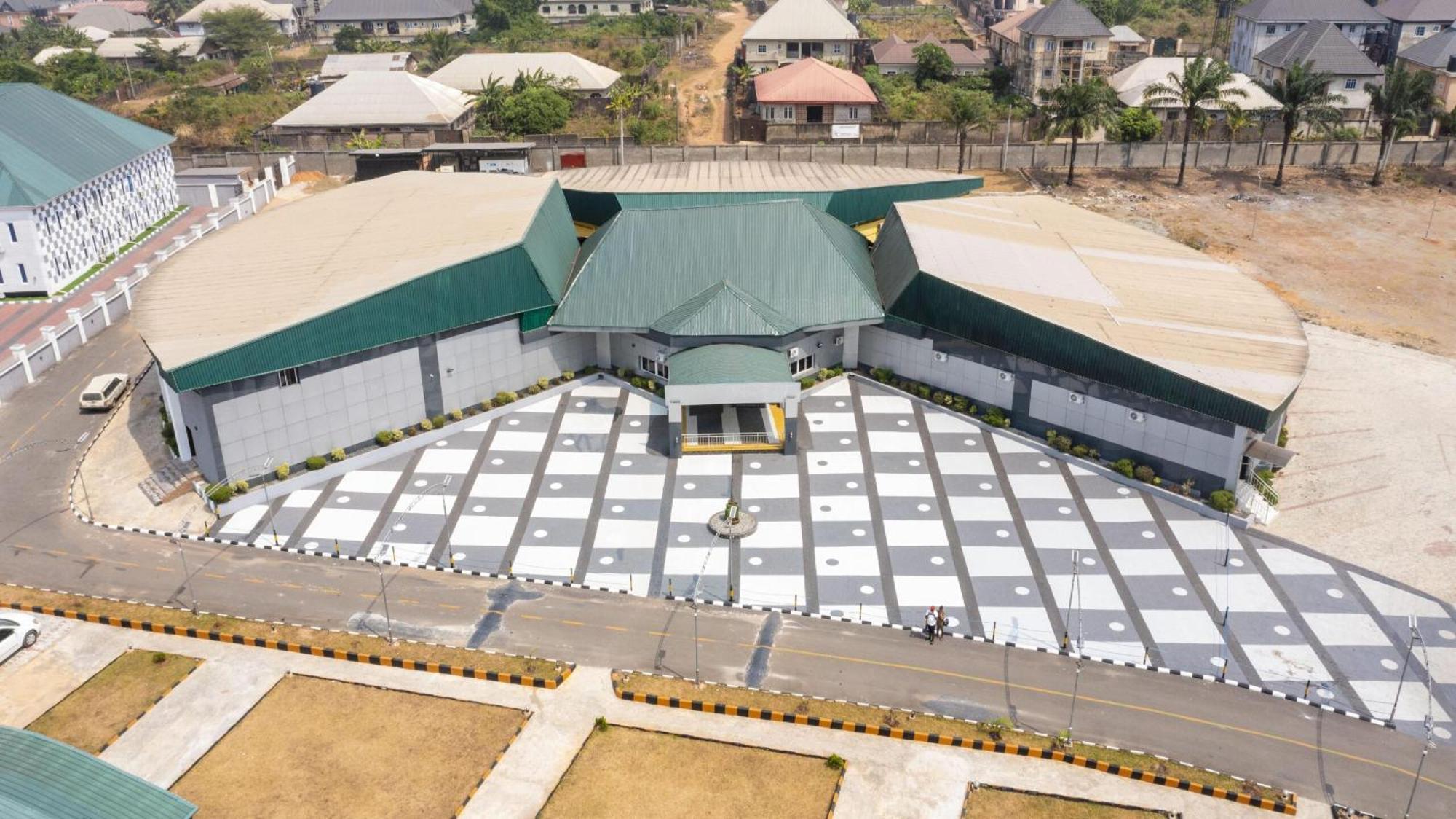 Murphy'S Mansion Resort Umuahia ภายนอก รูปภาพ