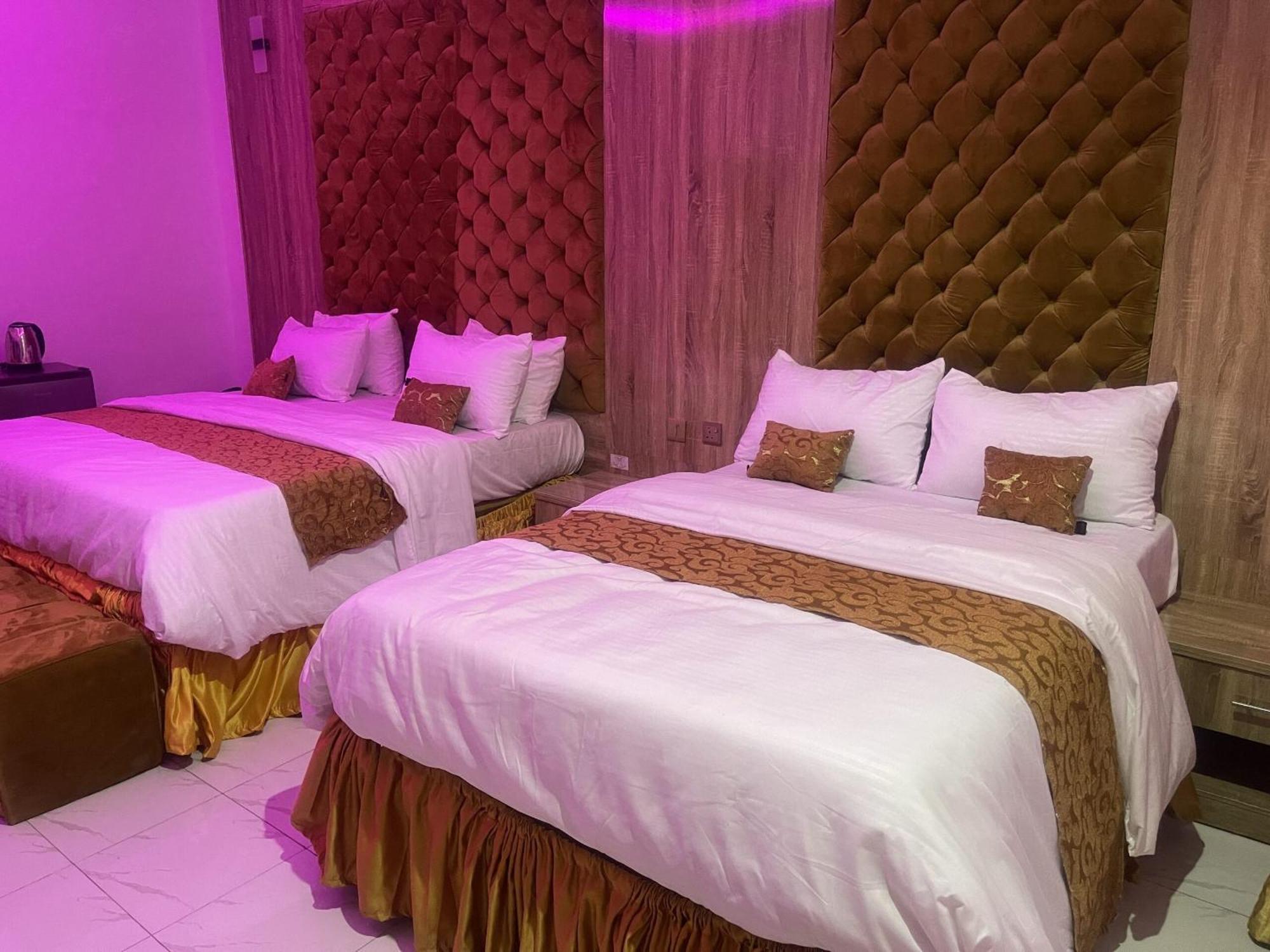 Murphy'S Mansion Resort Umuahia ภายนอก รูปภาพ