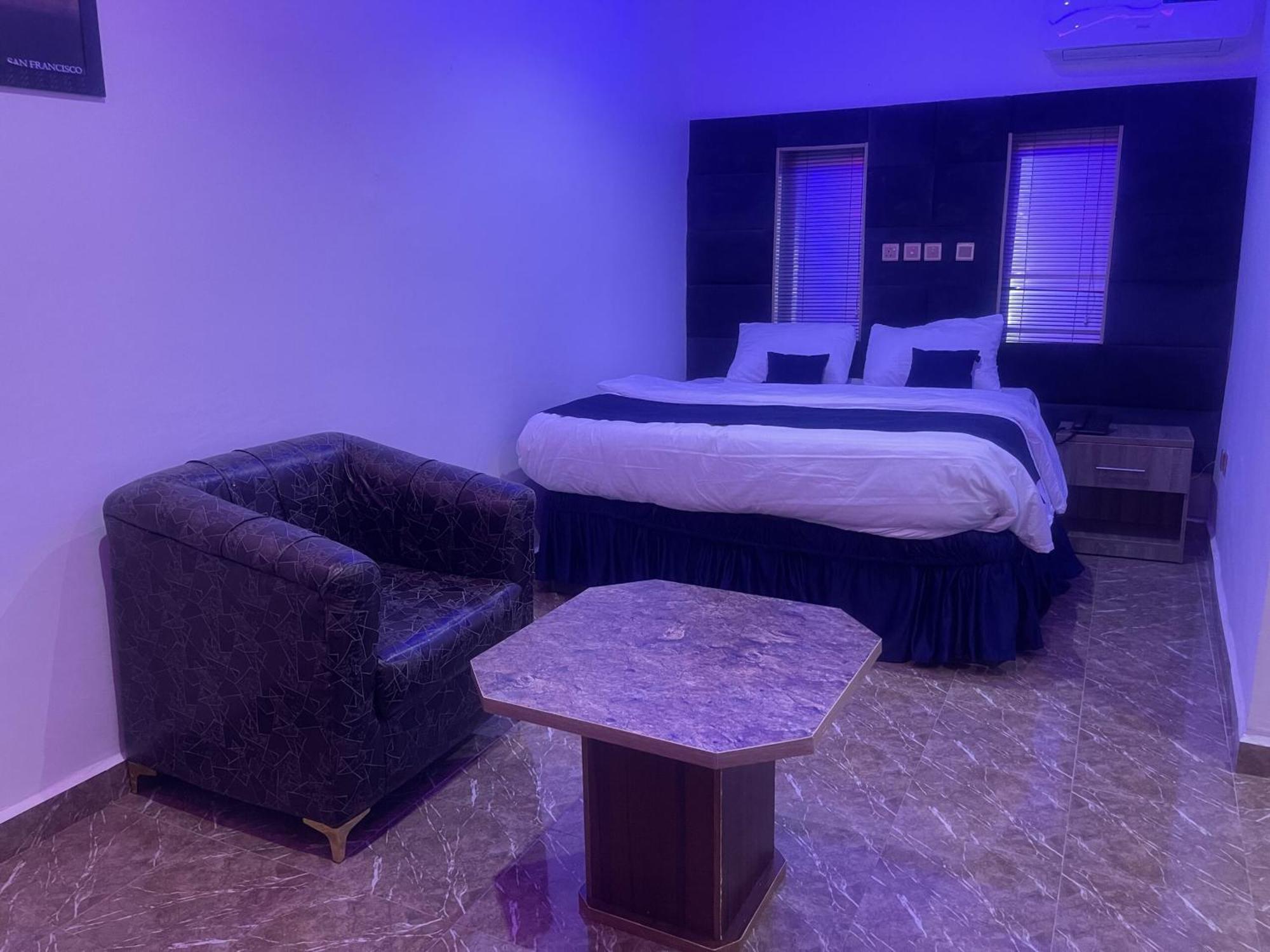 Murphy'S Mansion Resort Umuahia ภายนอก รูปภาพ